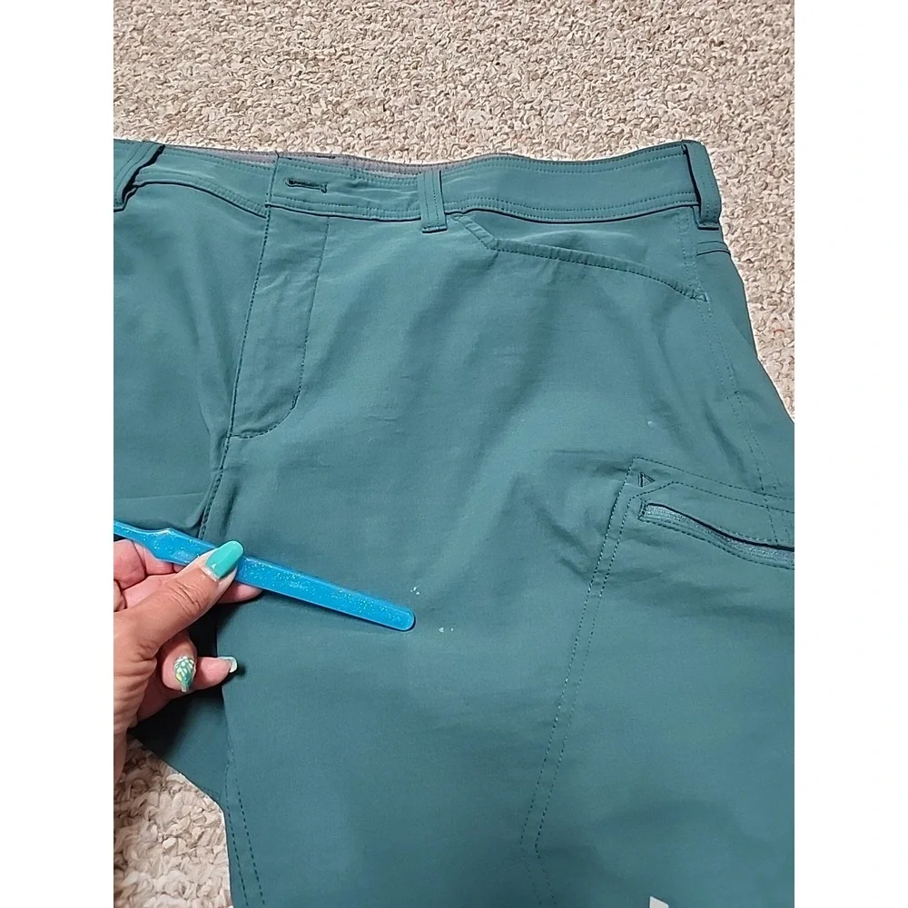 Eddie Bauer First Ascent Guide Shorts Mens 42 Green Hiking Technical Utility**‎